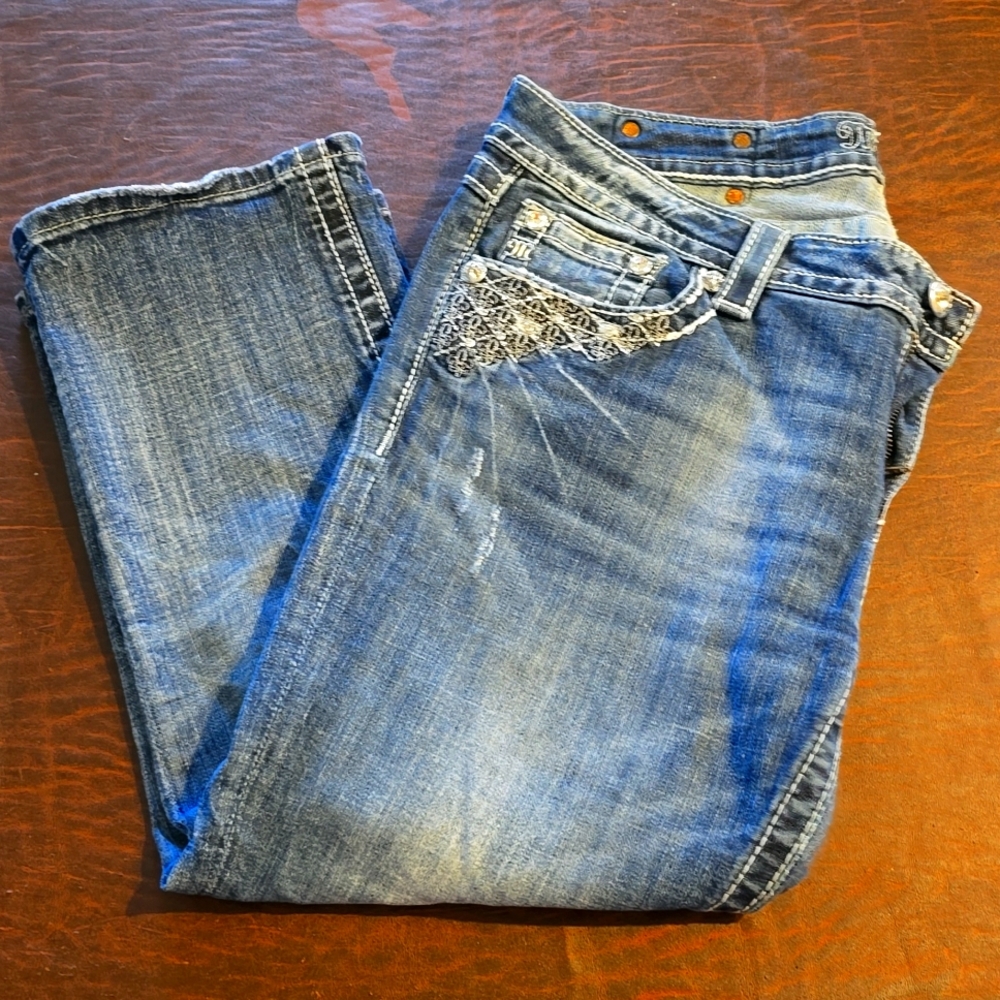 Ladies Miss Me Distressed Capris